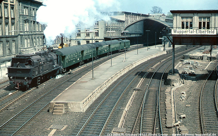 (c) John M. Cramp/30937 Photo Group    wwww.bahnen-wuppertal.de