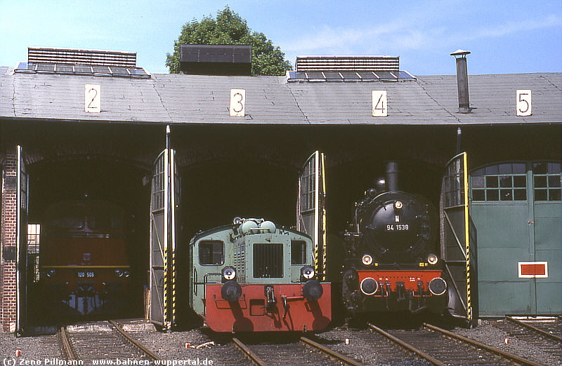 (c) Zeno Pillmann   www.bahnen-wuppertal.de