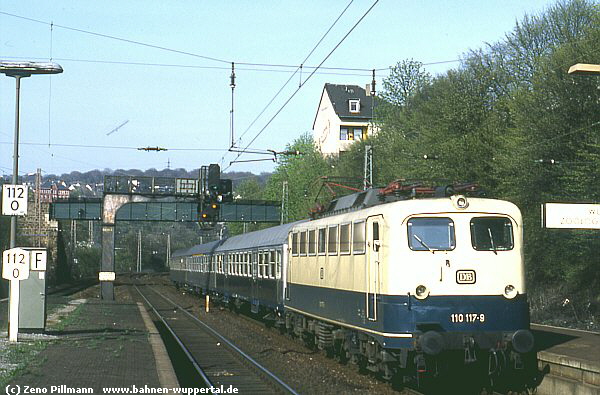 (c) Zeno Pillmann   www.bahnen-wuppertal.de