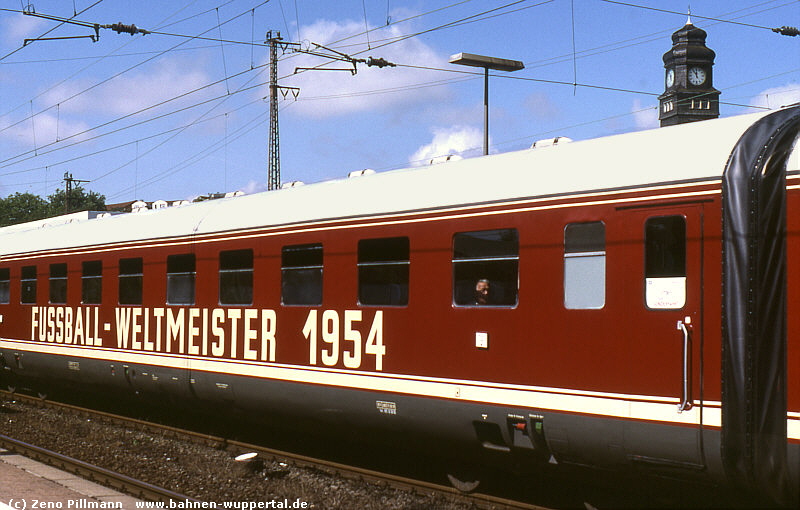 (c) Zeno Pillmann   www.bahnen-wuppertal.de